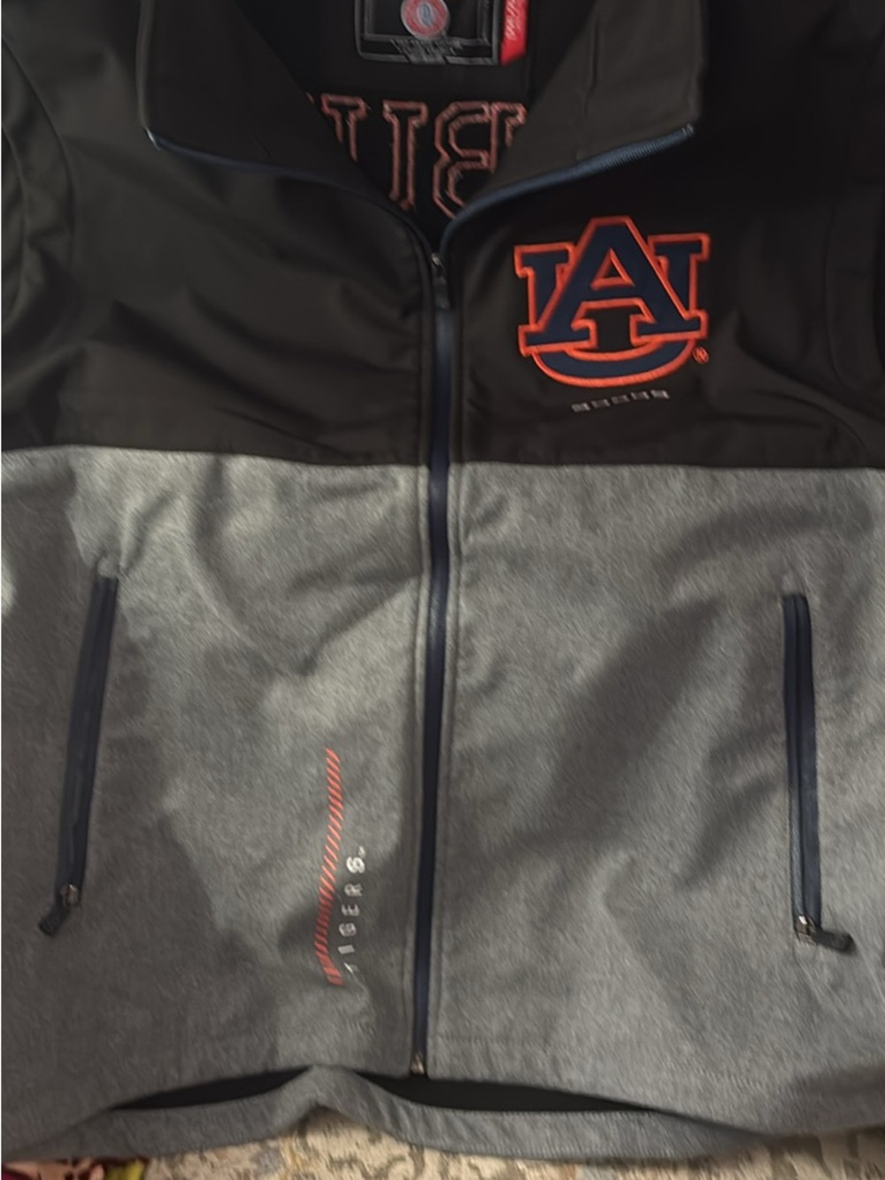 Under Armour Auburn Tigers Black & Gray Full-Zip Performance vest .